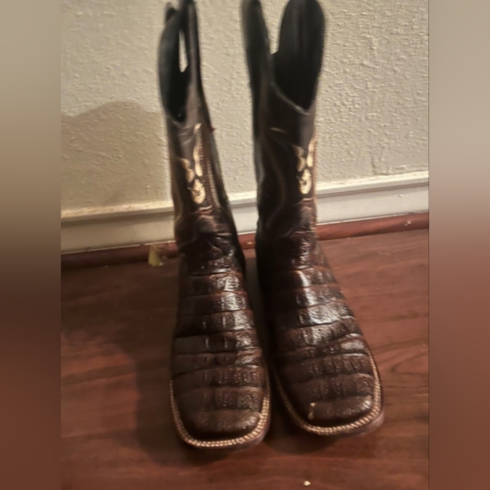 Dark Brown Crocodile-Textured Western Boots